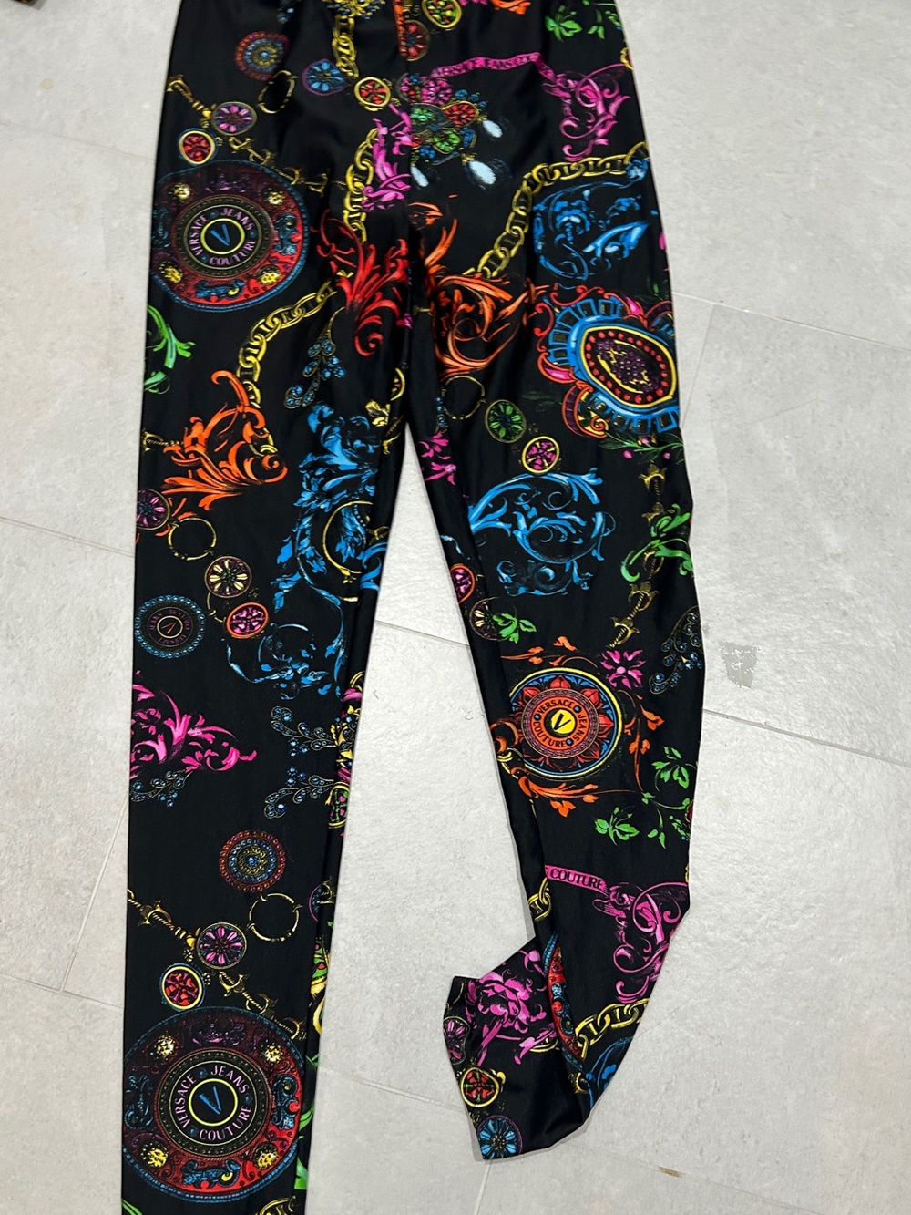 Versace Jeans Couture Black Baroque Print Jersey Leggings and top size 6 medium - Picture 14 of 16